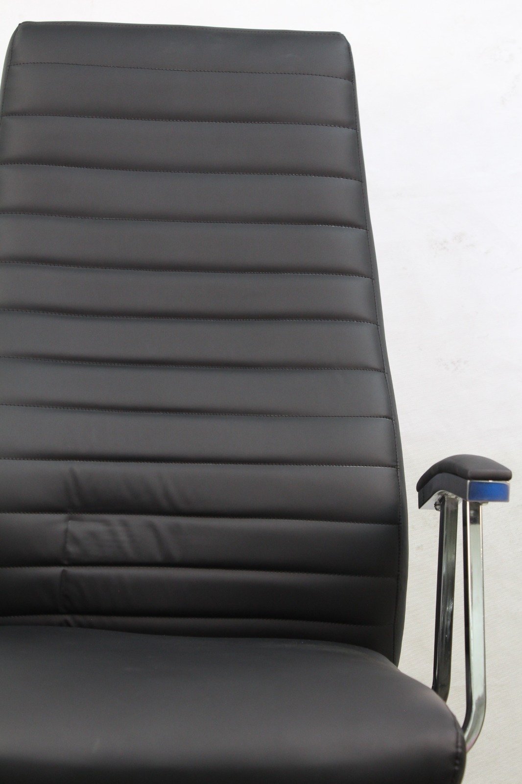 Modern Black Ribbed Executive Office Chair - Image 6